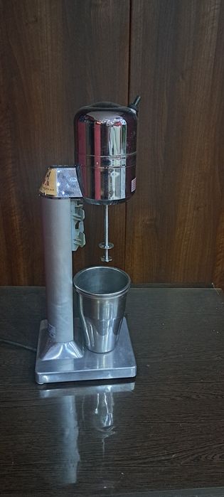 Продам миксер молочный для сбивания молочных коктейлей  с мороженым.