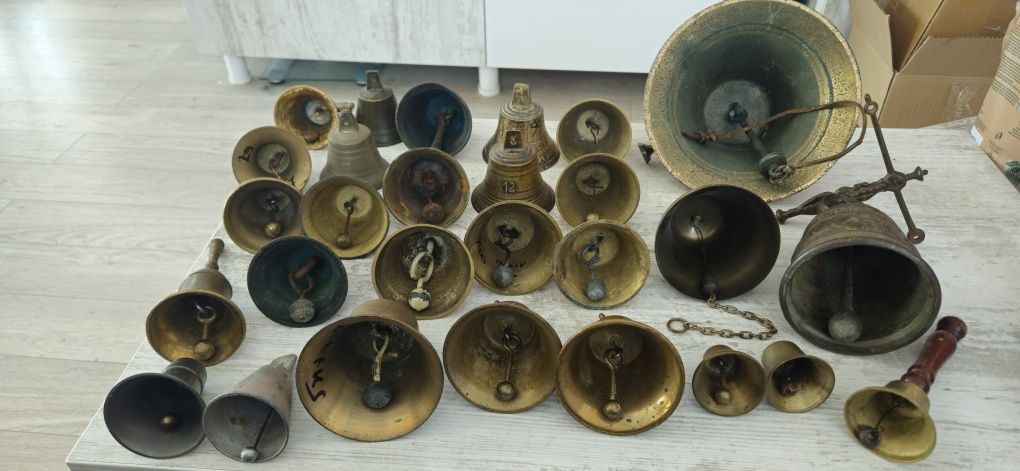 Vand clopote,talangi vechi, si ornamentale.Vedeti cele 8 poze atasate