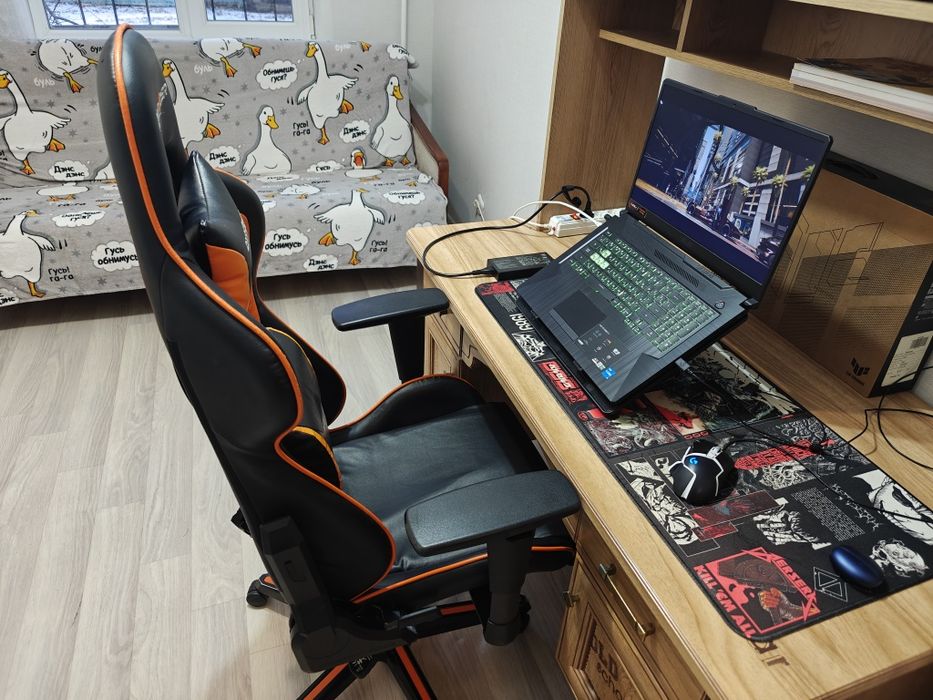 Продаю Игровой Ноутбук+подарок: Игровое Кресло и охлаждающая подставка