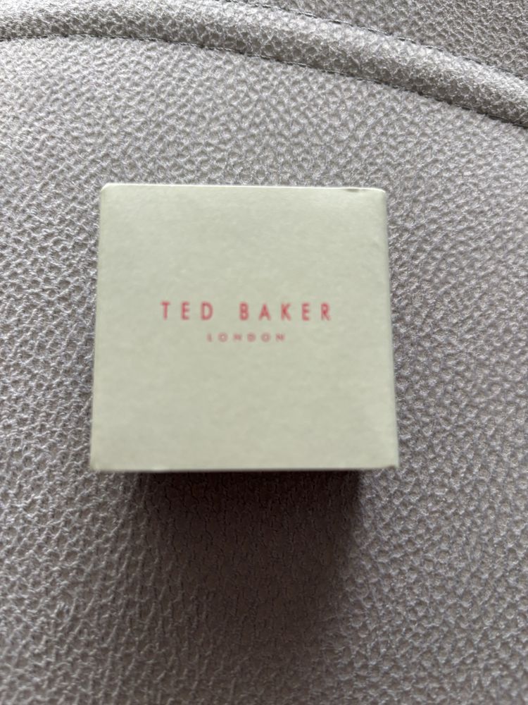 Гривна и обеци Ted Baker