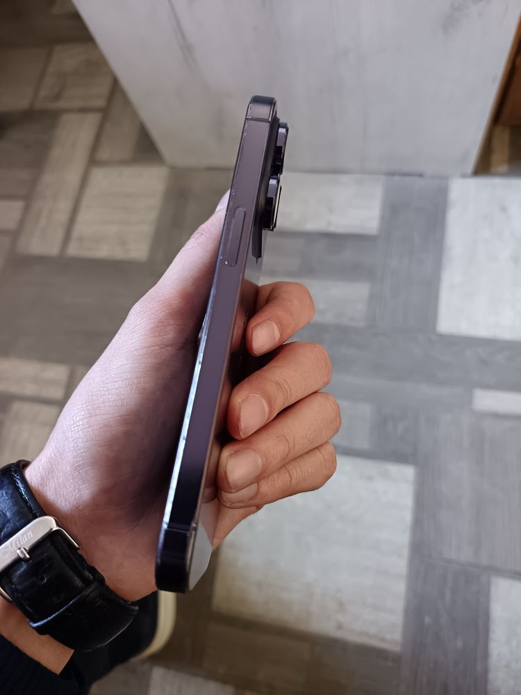 Телефон Iphone 14 pro