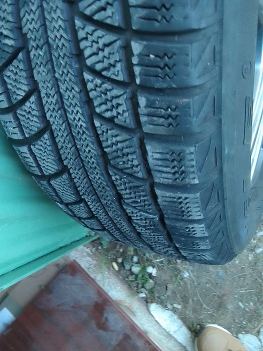 Продавам зимни гуми в добро състояние