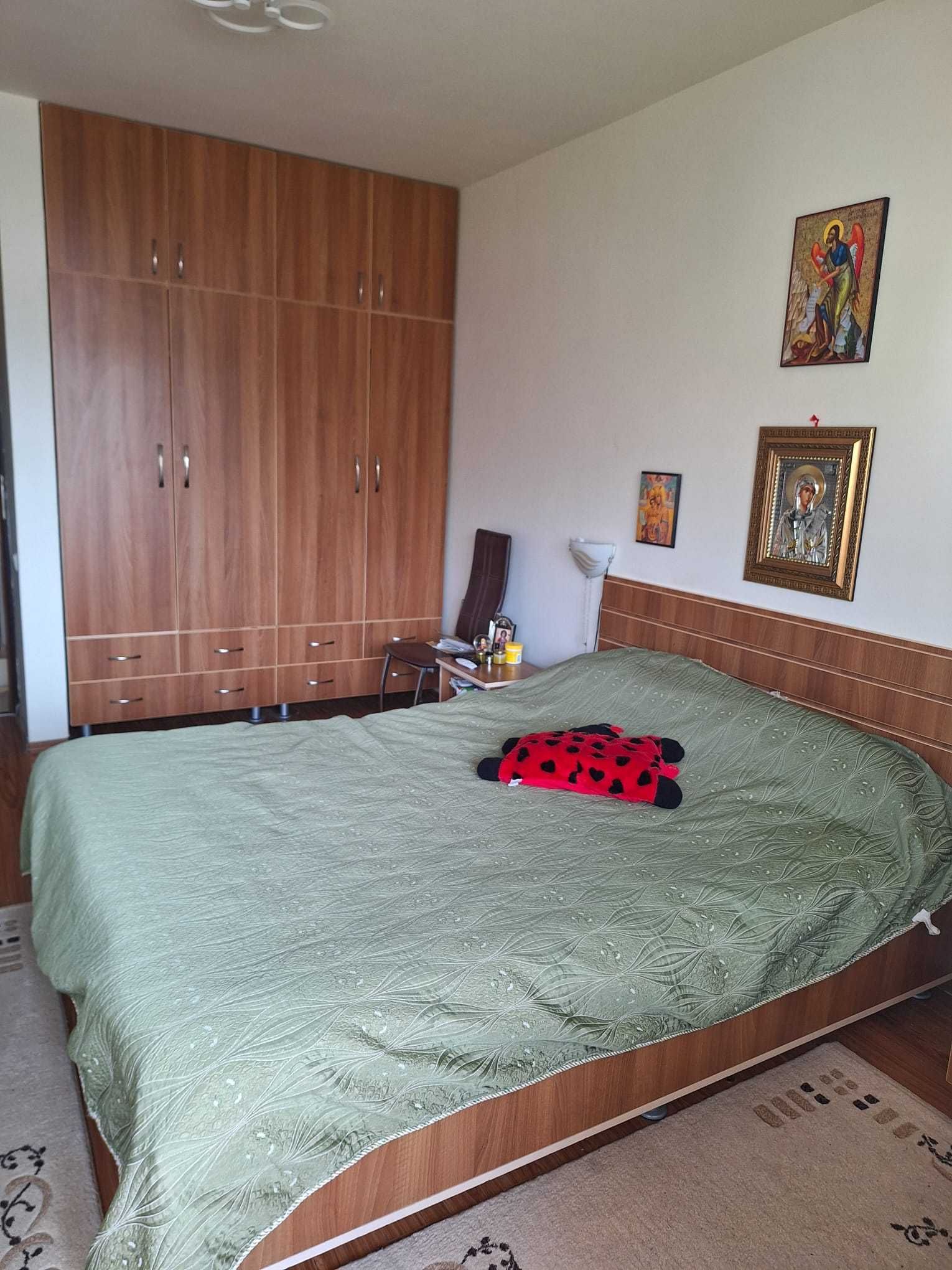 PF închiriez apartament cu 3 camere în Baciu + parcare subterană