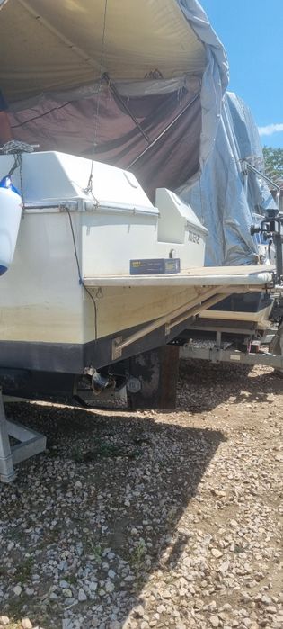 Barca Cabinata diesel Artaban 580 cu peridoc