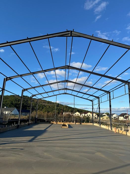 Vând hala metalica 10x25