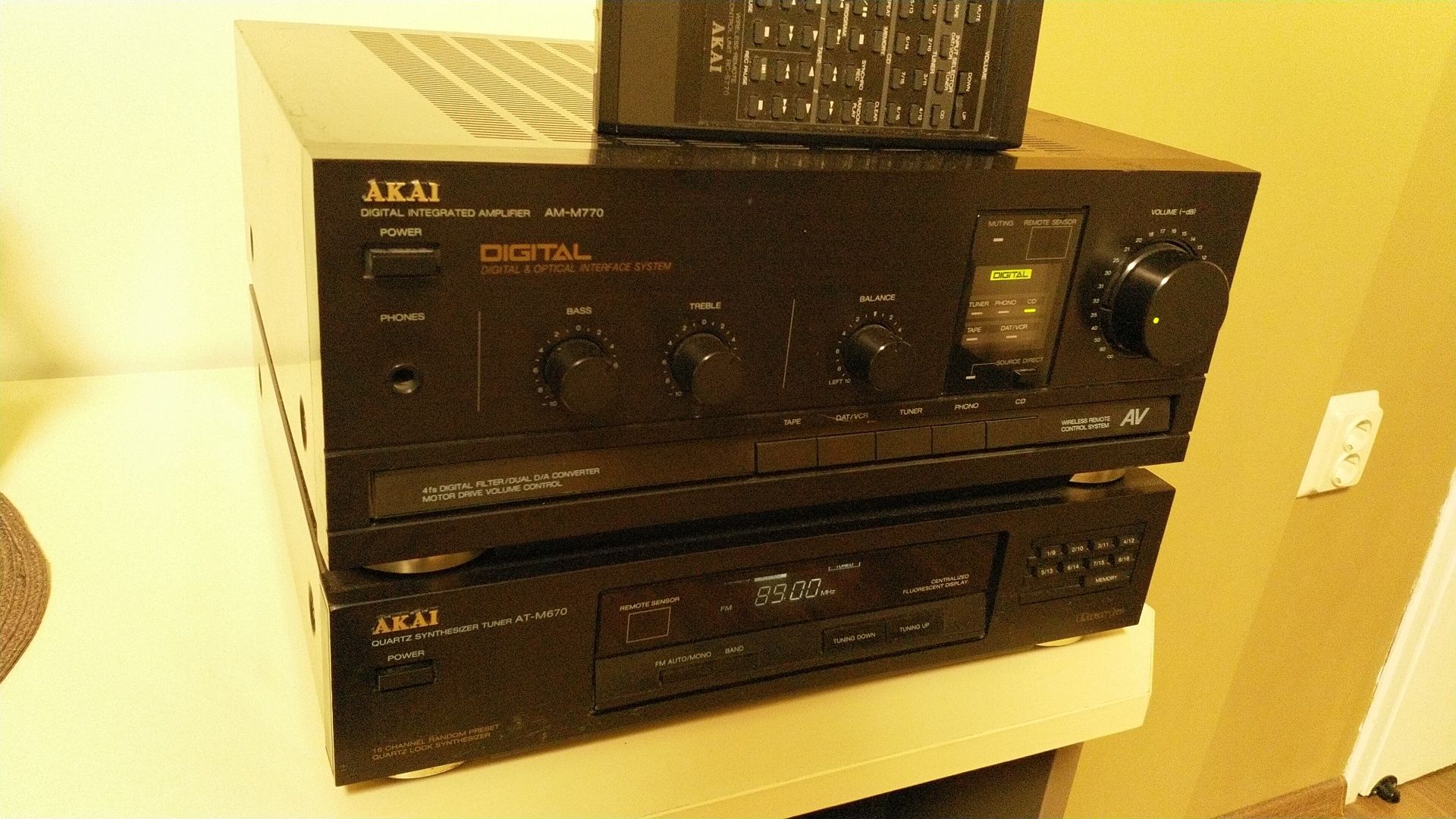 Усилвател Akai AM-770 и тунер Akai AT-M670