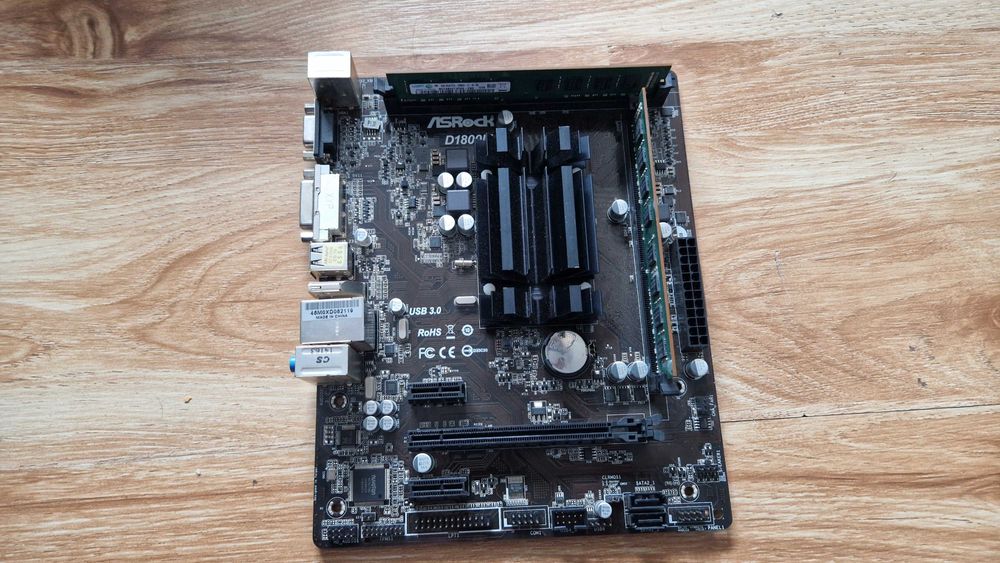 Vand KIT Asrock D1800M Placa+8GB DDR3 !! CA NOU !! 100lei