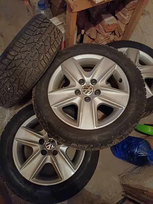 Jante Volkswagen R16 cu anvelope de iarna