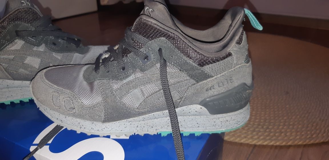 Incaltaminte asics