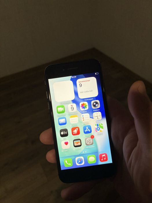 Продам Iphone SE 2020 64gb