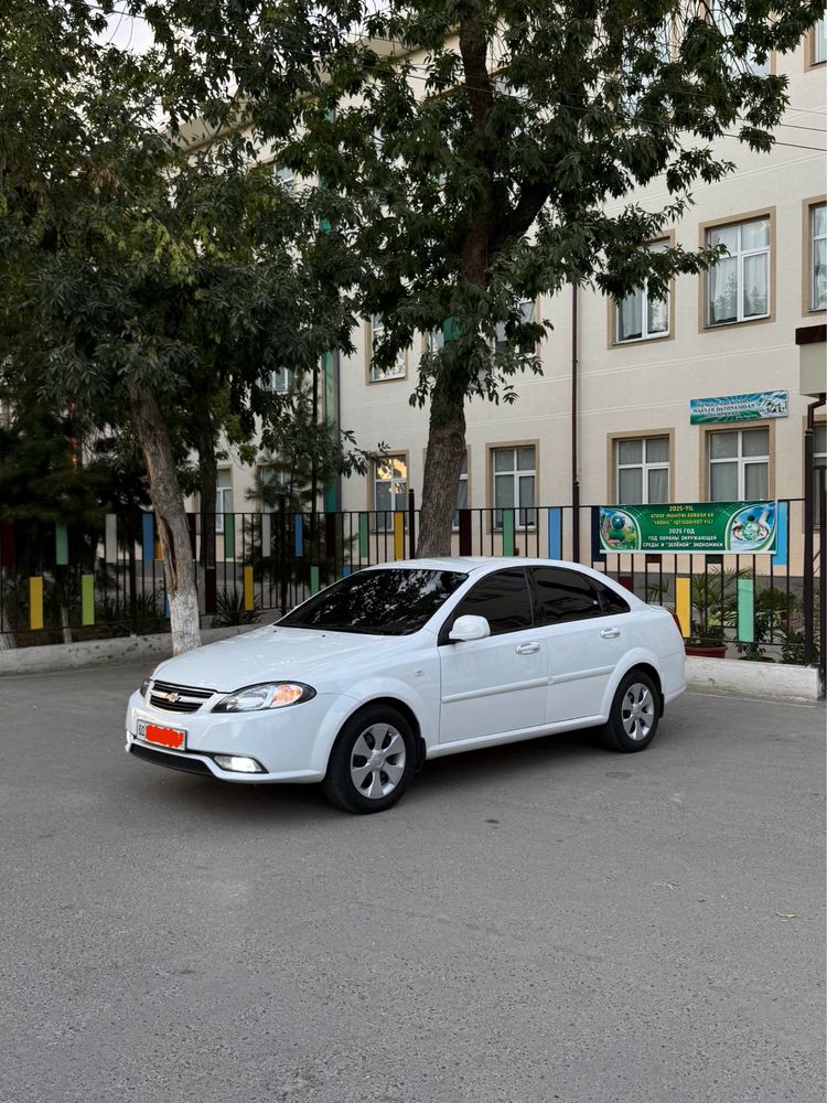 Продаю Джентру 2015 год
