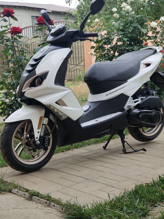 Vând scooter Peugeot Speedfight 4. 2T