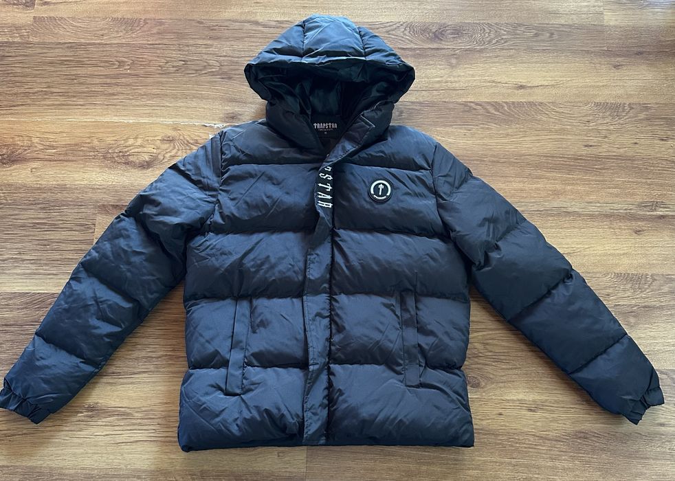 Мъжко,черно,зимно яке Trapstar с бродирано лого на гърба