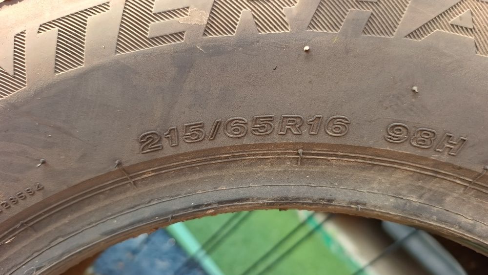 Vand 2 anvelope de iarna firestone 215/65/R16