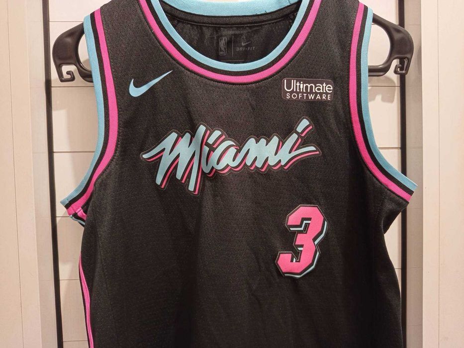 Чисто нов оригинален потник на Miami Heat - Dwyane Wade