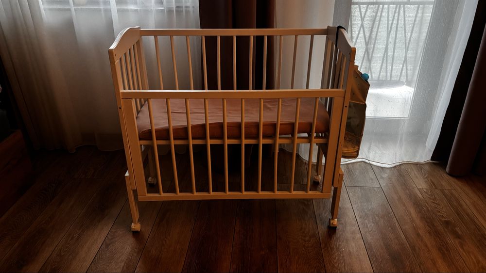 Patut bebe pe roti  90x45