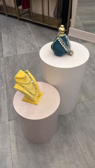 Диван и пуфики в идеальном состоянии