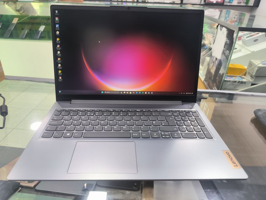 Lenovo 13 avlod Ddr5 Fullhd 2025