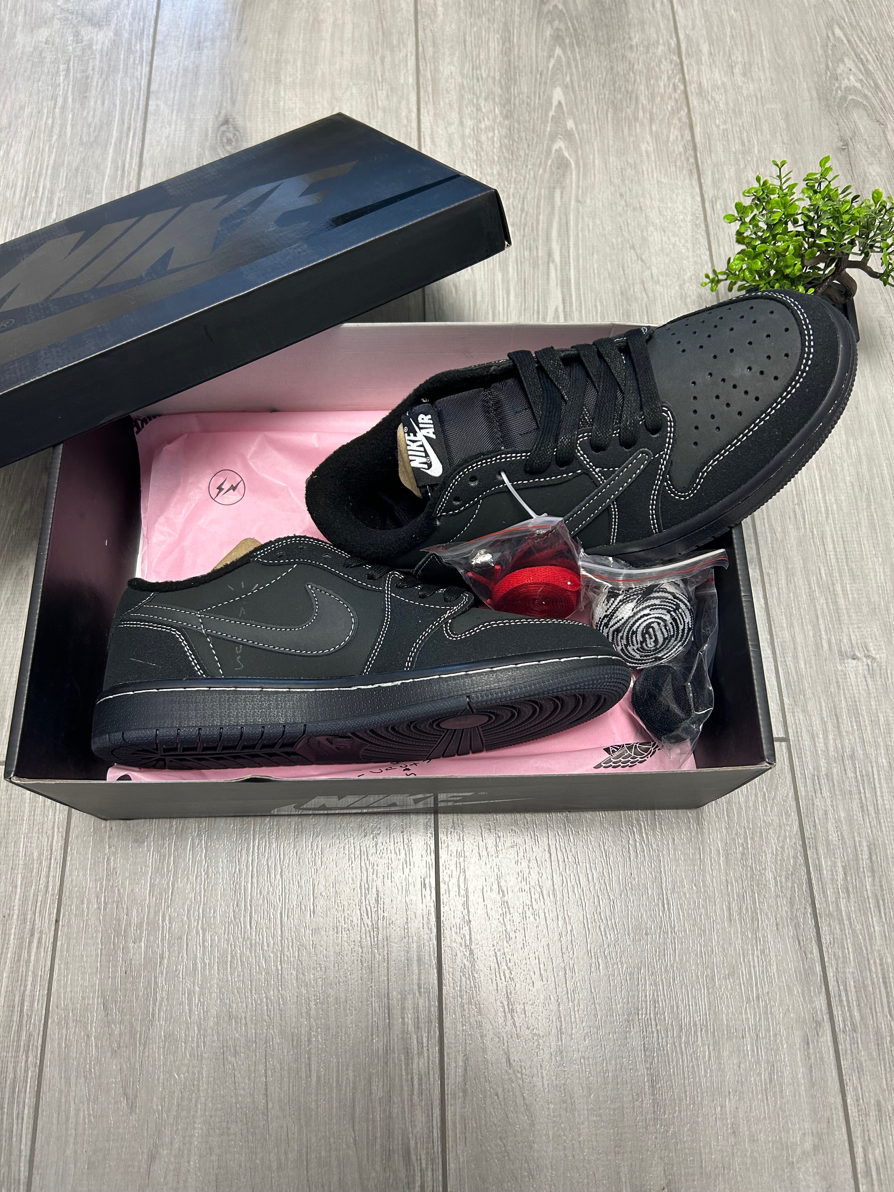 Nike air jordan 1 low travis scott