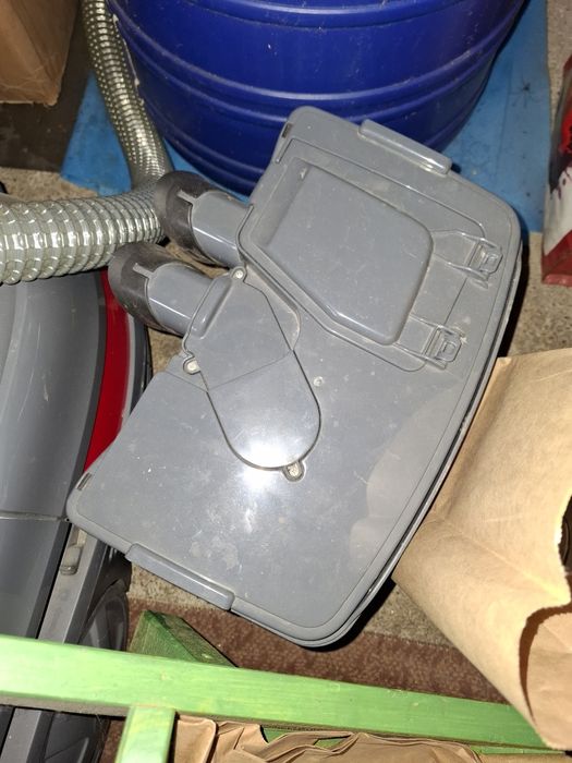 Vând aspirator Zelmer cu spălare 600 lei