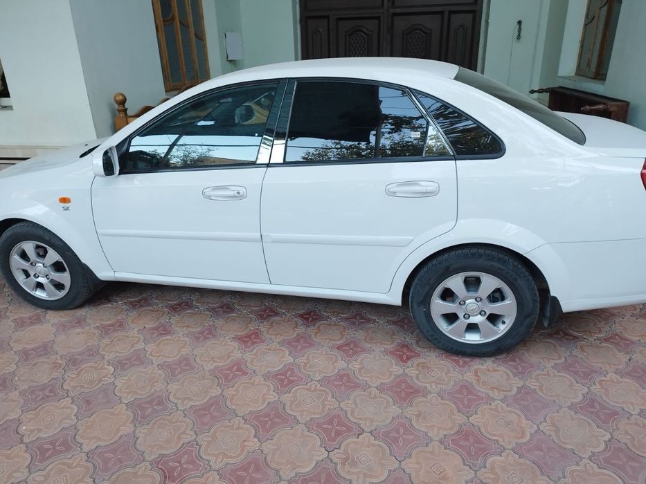 Chevrolet gentra.