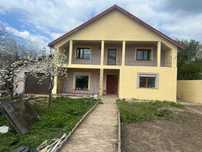 Vand vila / curte de 2000 mp.Schimb cu apartament plus diferenta.