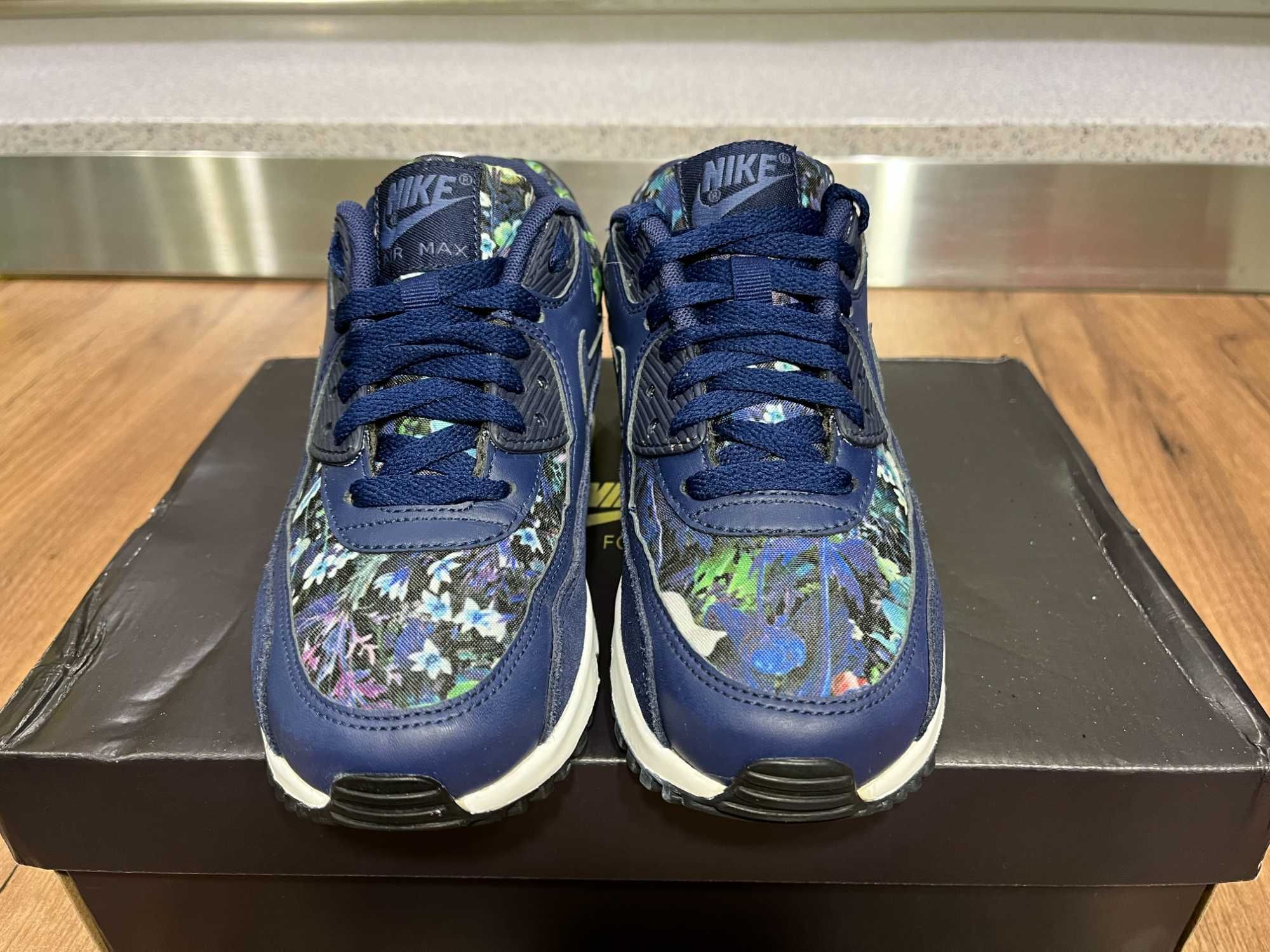 ОРИГИНАЛНИ *** Nike Air Max 90 SЕ / Floral Binary Moon Blue