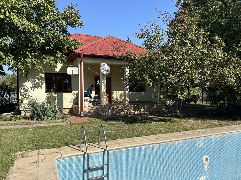 Proprietar vand casa cu livada si piscina  in Giurgiu