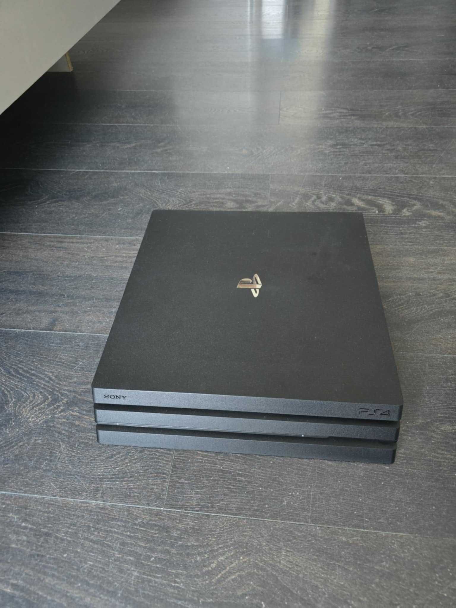PS4 PRO 1TB пълен комплект с оригинален джойстик