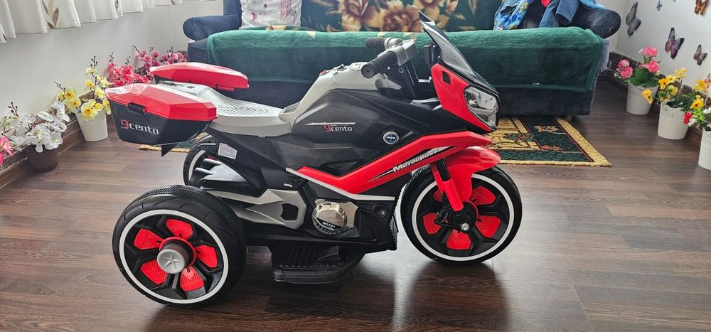 Motor electric pe acumulator copii