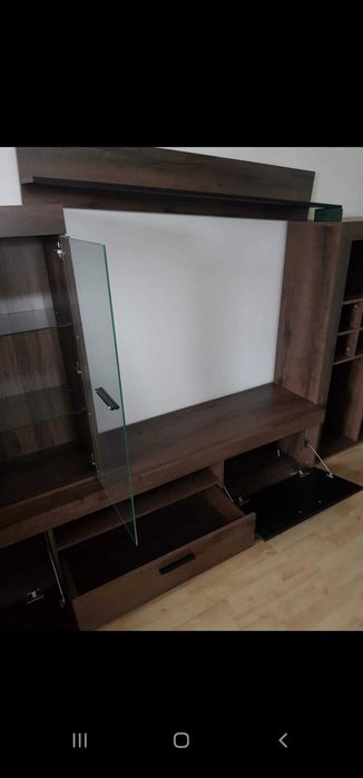 Секция тъмно дърво с чернo