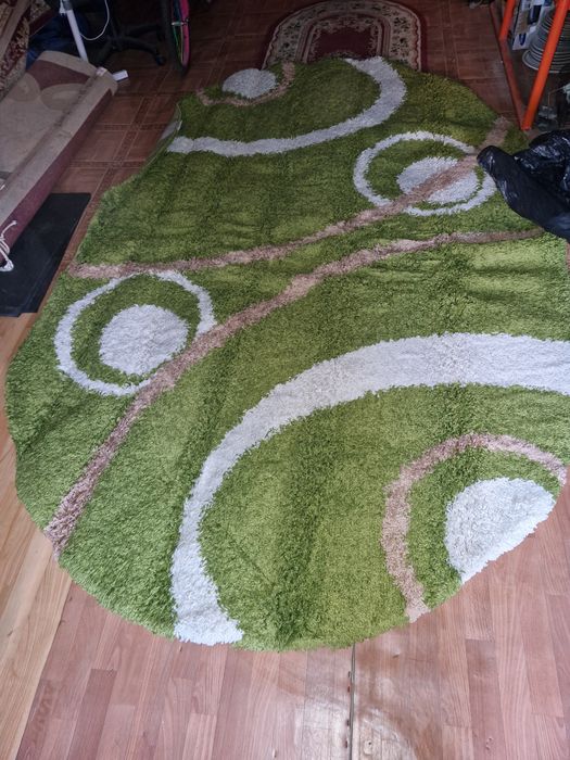 Ковёр 2-3 м зелёный ..Холодильник БЕКО.