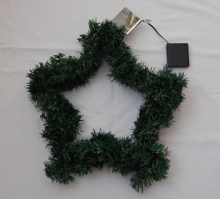 Коледна звезда от борови клонки и ЛЕД светлини