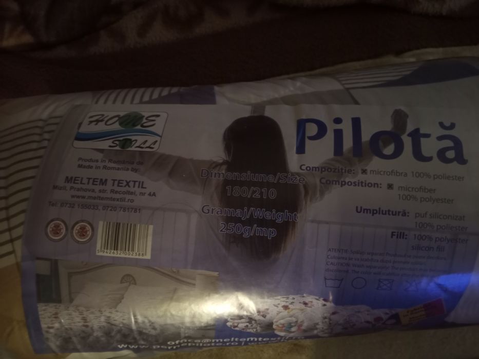 Vând pilota plus perna