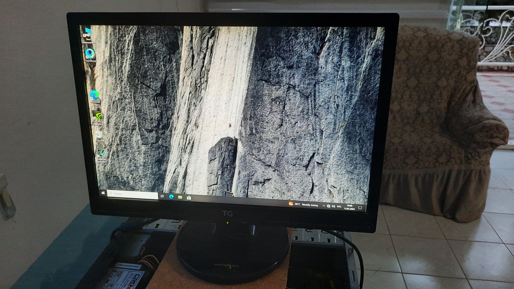 Monitor 19 led sotiladi Arzon narxda