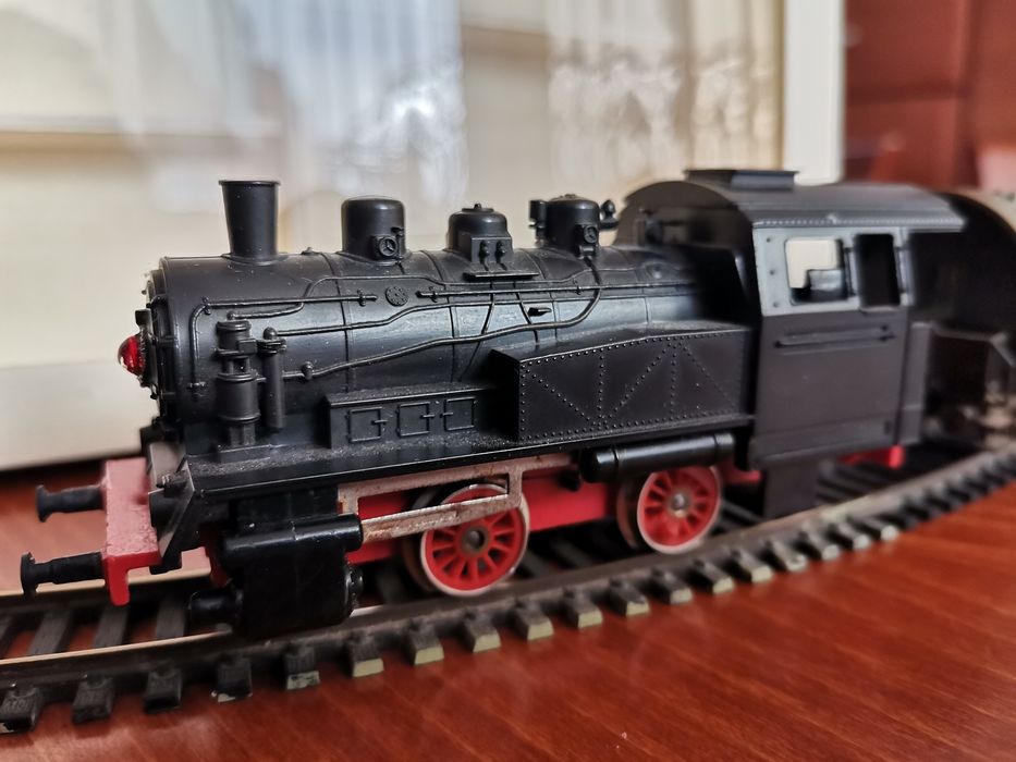 Запазено и действащо колекционерско електрическо влакче Piko 5