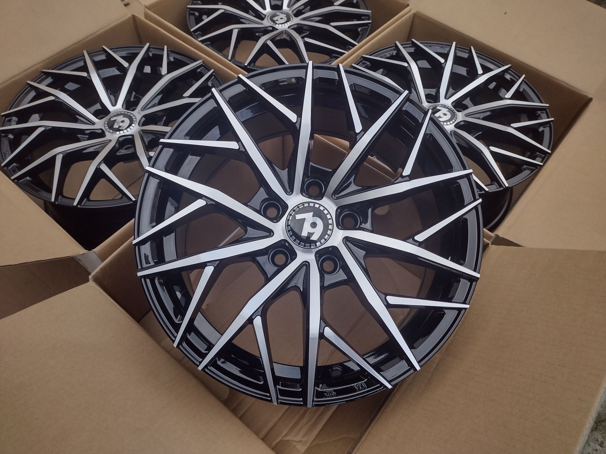 Jante Nissan pe R16 Noi - Bicolore cu 5 x 114.3 R16 Negru Crom