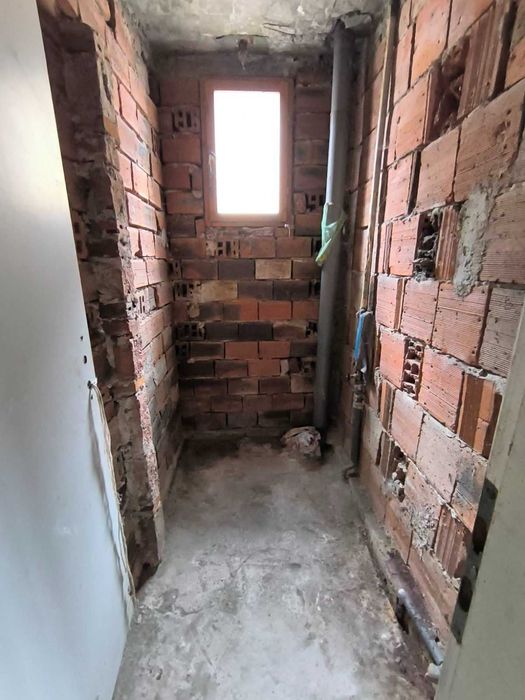 Продавам масивна къща в гр. Перник кв. Нов Драгановец