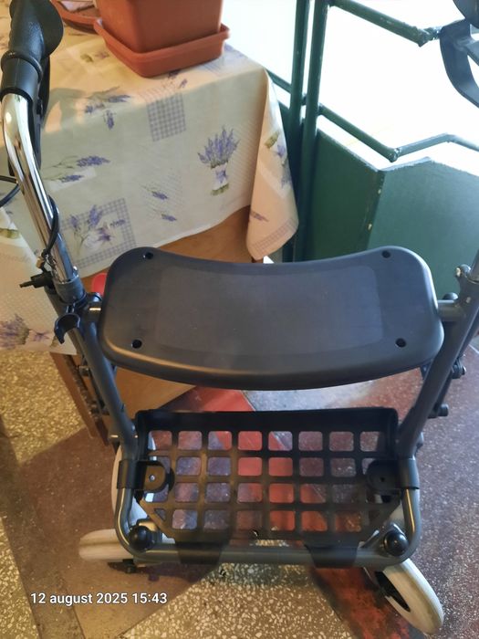 Vând cărucior transportabil accidentat coloana sau bazin,