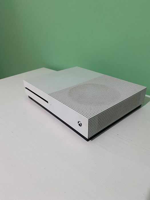 Xbox one s 1tb..
