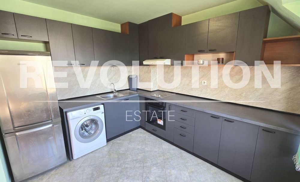 Четиристаен апартамент в района на Бриз!