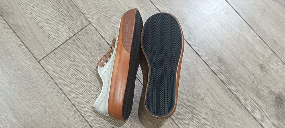 Кеды новые на небольшой платформе