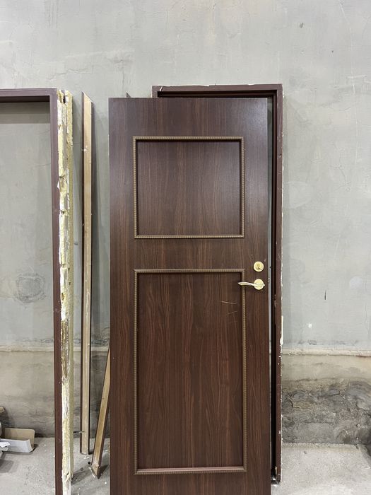 Taxta eshik sotiladi 8ta karobkalari bor