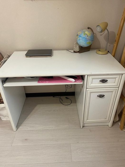 Стол письменный белый