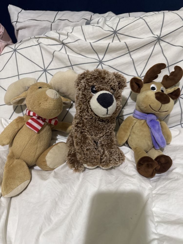 3 плюшени играчки