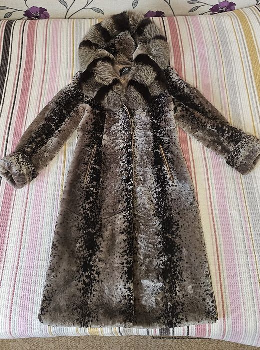 Мутоновая шуба с капюшоном