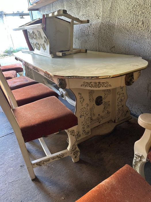 Vand set mese si scaune