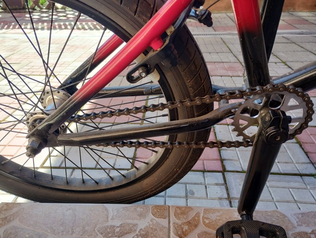 Bicicleta tip BMX marca division
