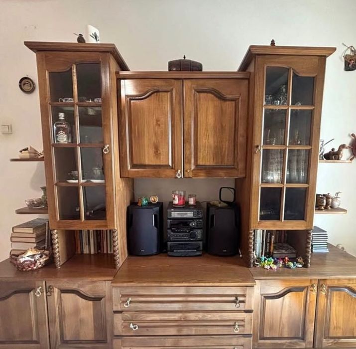 Продавам секция и разтегателен диван