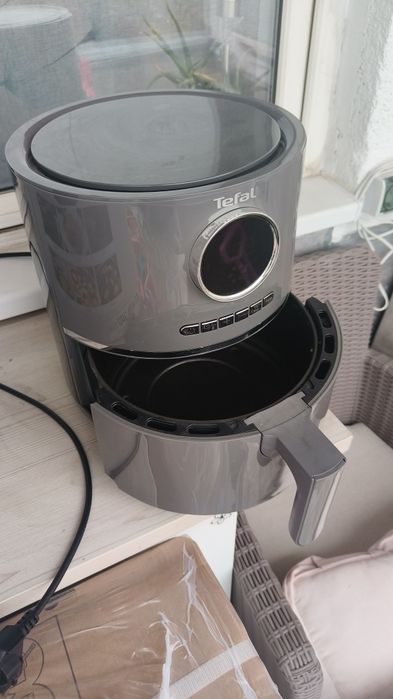 Airfryer tefal folosit de 3 ori. Aproape nou,